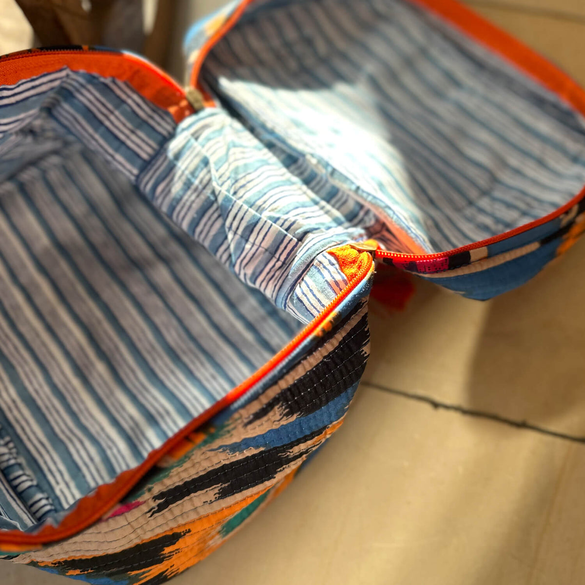Large cosmetic bag BIG BEAUTY "Blue Ikat"