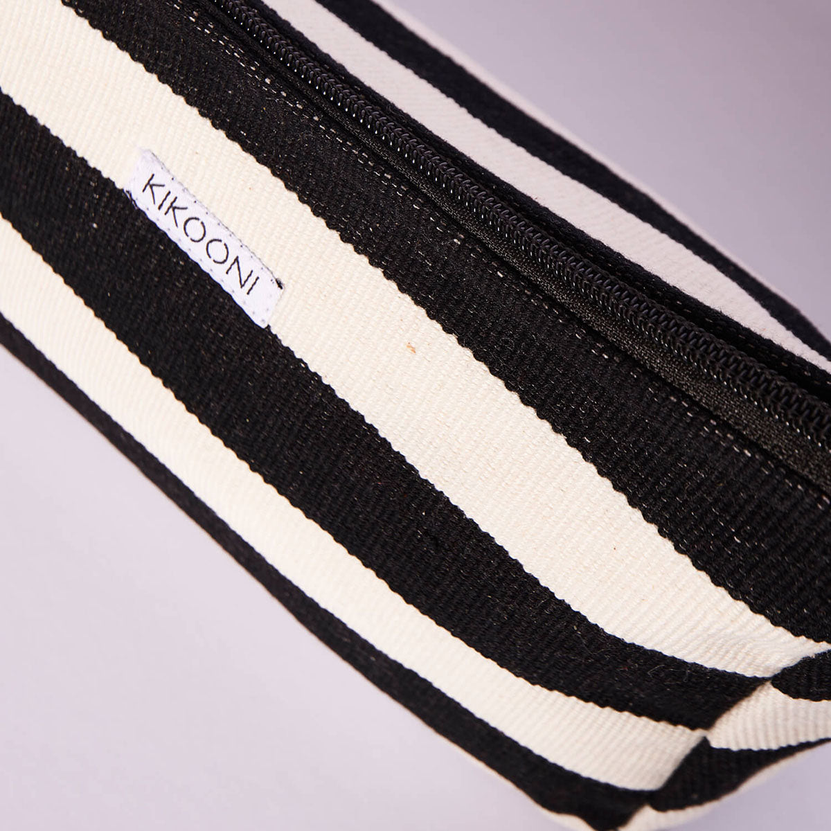 Hand-woven CLASICO cosmetic bag from Guatemala