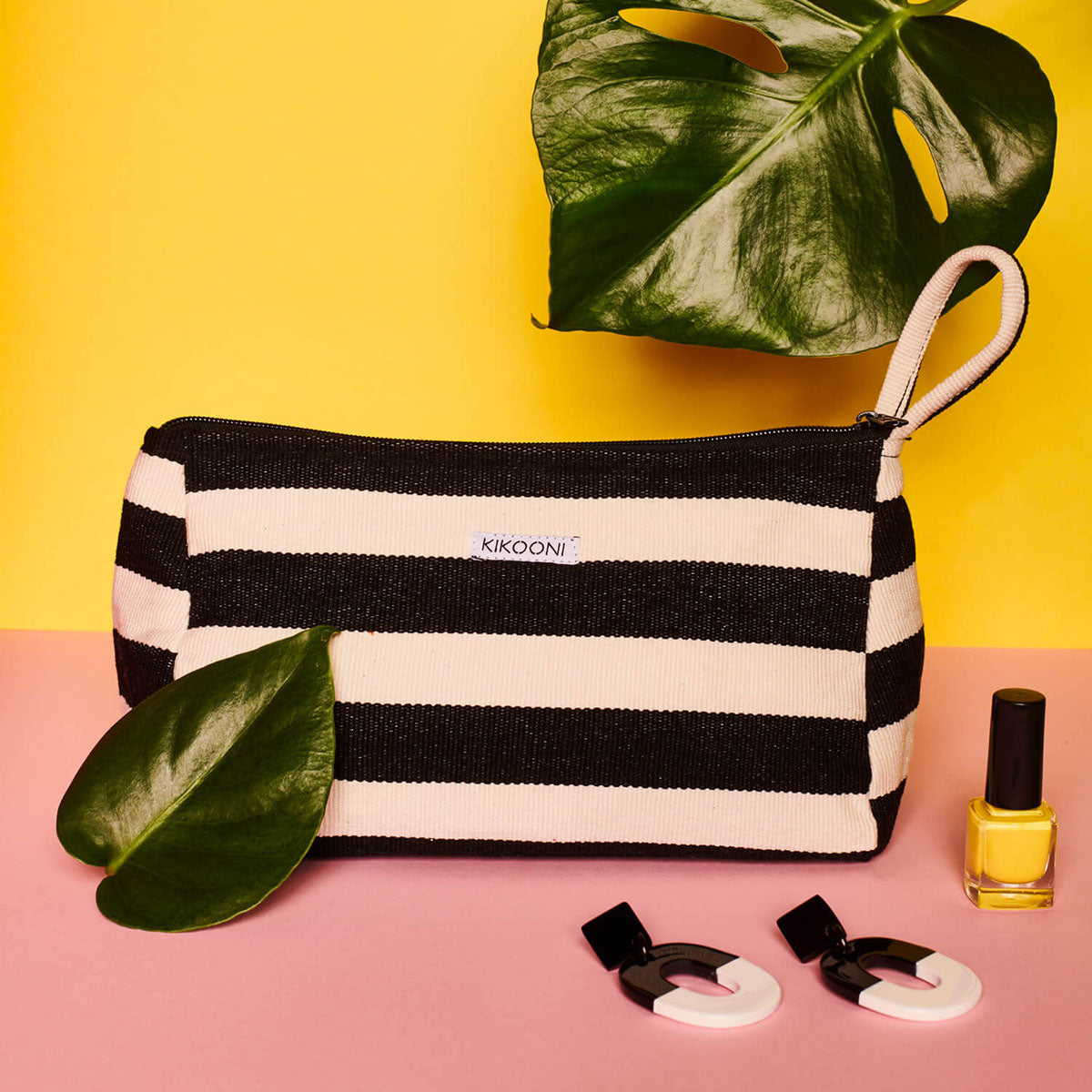 Hand-woven CLASICO cosmetic bag from Guatemala