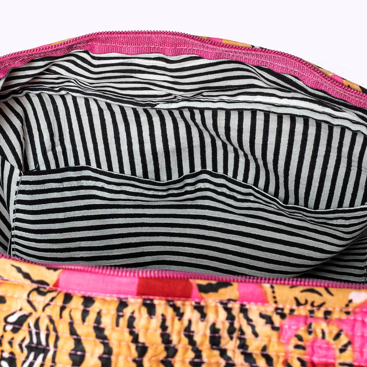 Large travel bag "Poppy Tiger LOVE"
