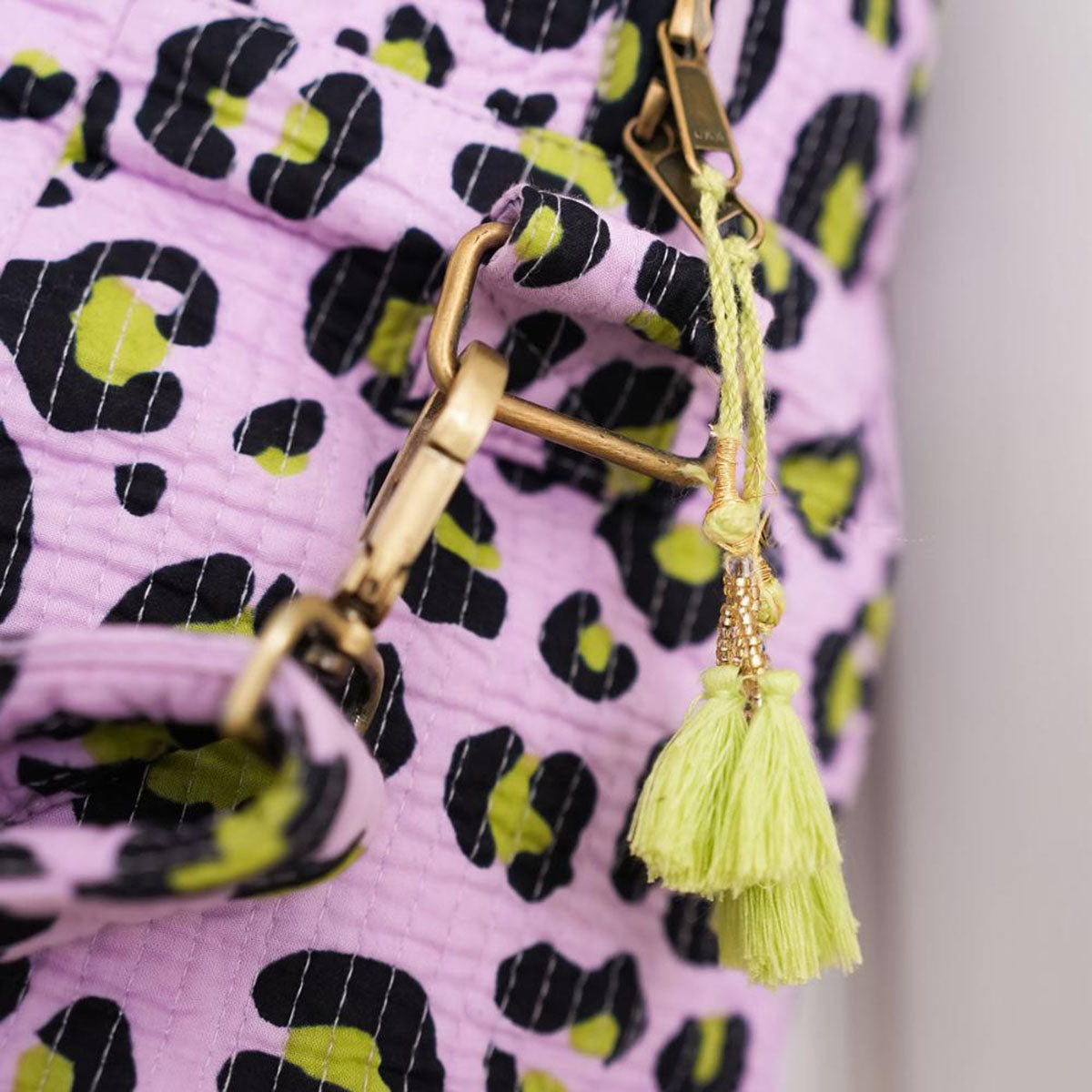 Große Reisetasche "Oh Leo cosmic lilac"