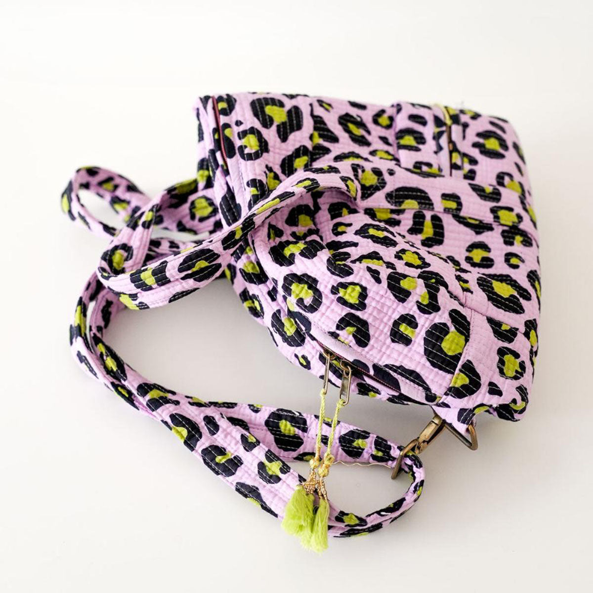 Große Reisetasche "Oh Leo cosmic lilac"