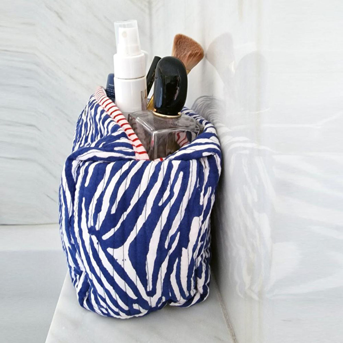 Handgemachte Kosmetiktasche "blue Zebra"