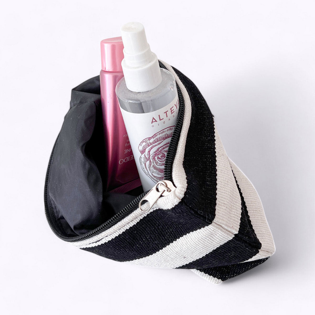 Hand-woven small cosmetic bag "CLASICO"
