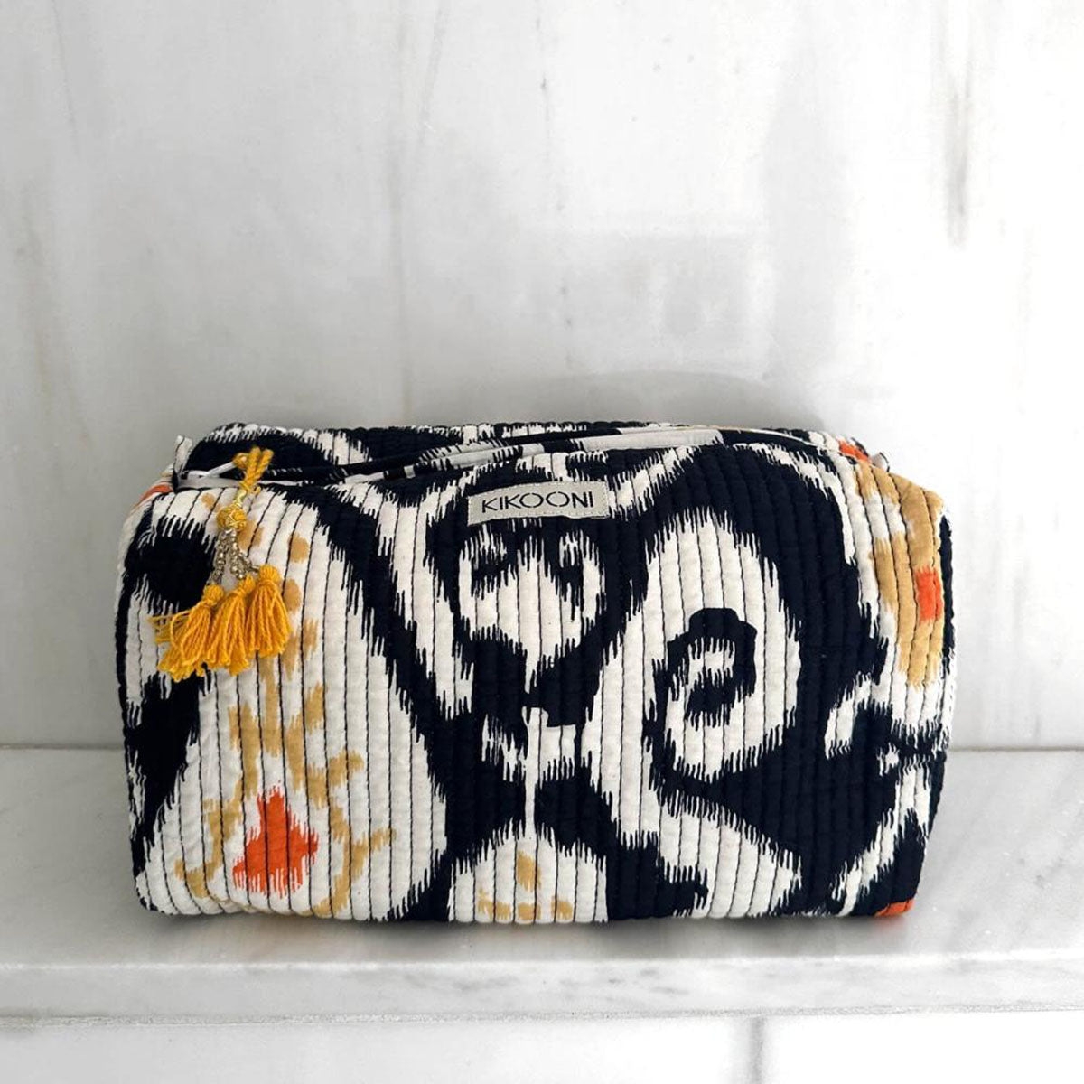 Handgemachte Kosmetiktasche "BLACK IKAT"