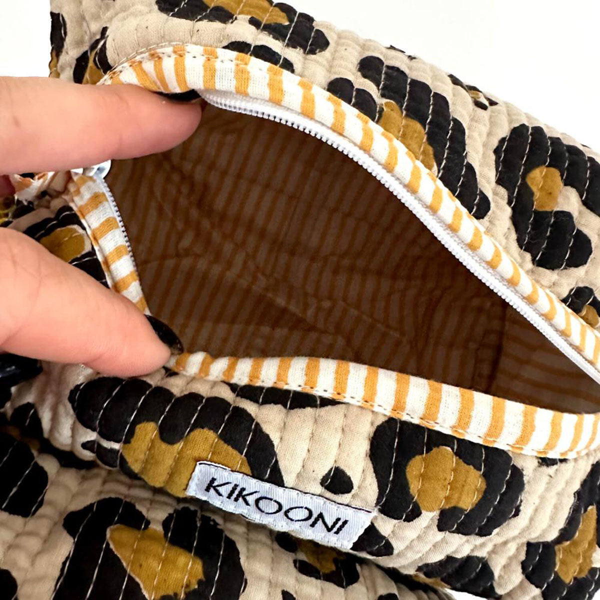 Handgemachte kleine Kosmetiktasche "oh Leo"