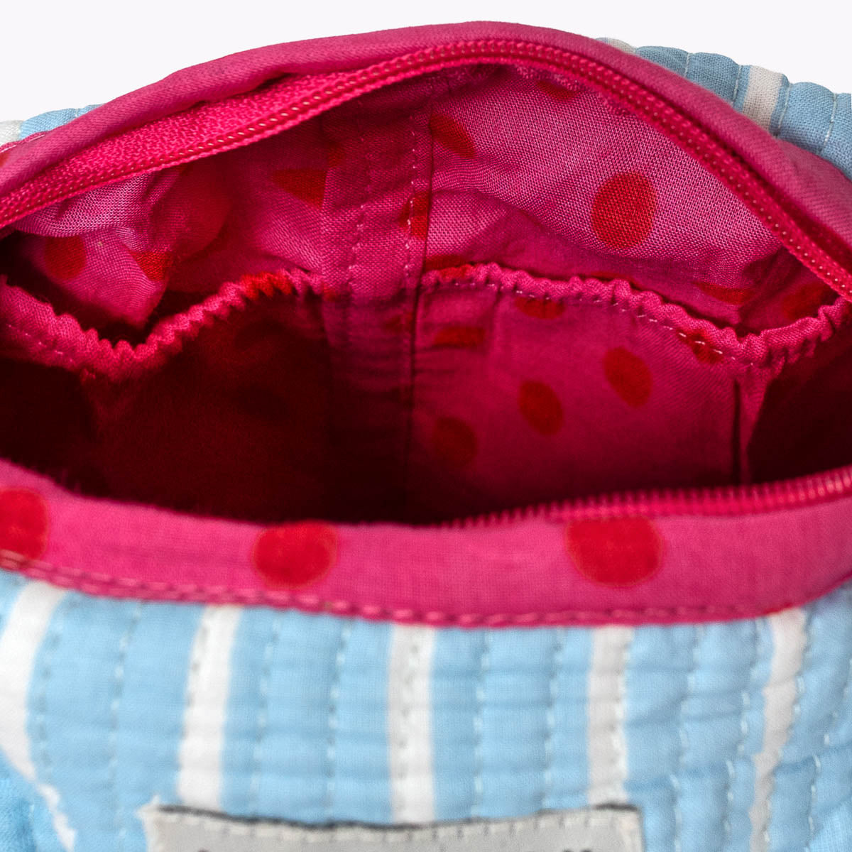 Kleine Kosmetiktasche "Thin Stripes B. Blue"