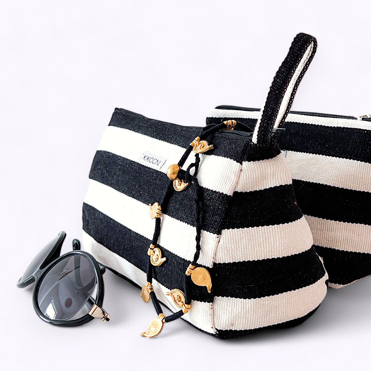 Hand-woven CLASICO cosmetic bag from Guatemala