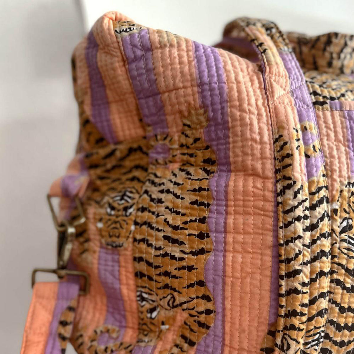 Große Reisetasche "Poppy Tiger peach fusion"