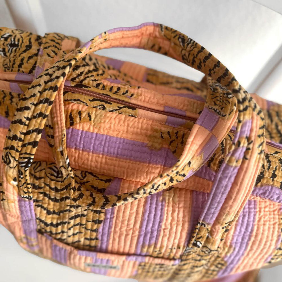 Große Reisetasche "Poppy Tiger peach fusion"