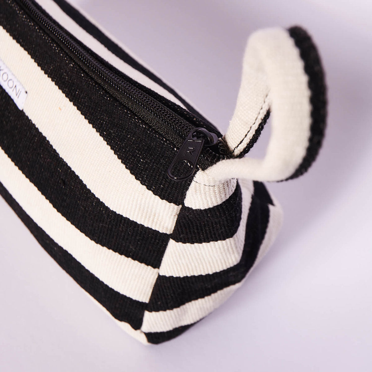 Hand-woven CLASICO cosmetic bag from Guatemala