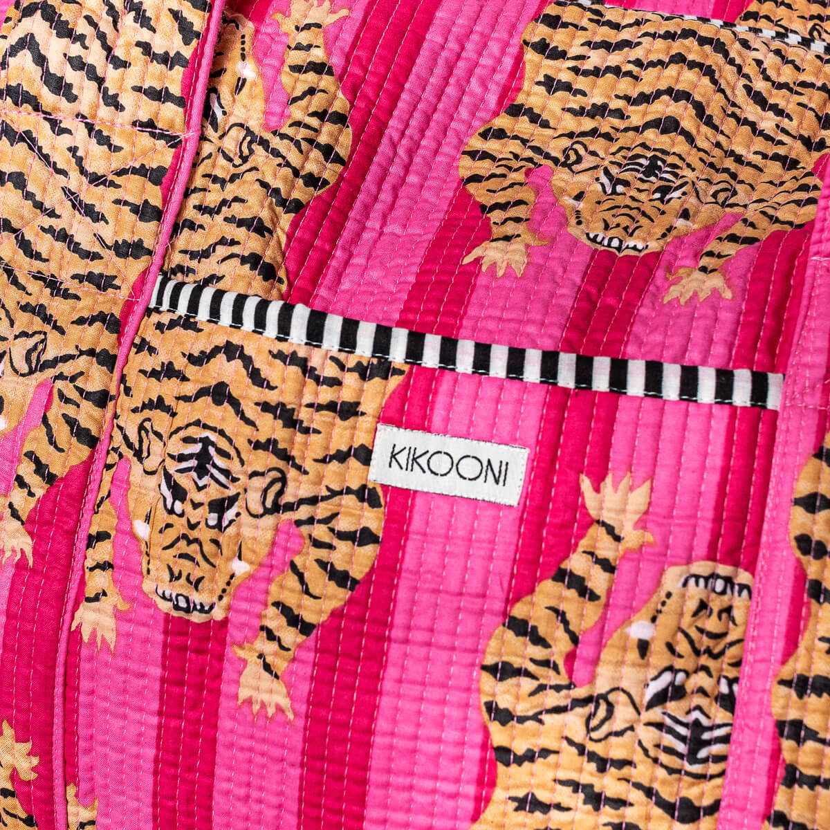 XXL travel bag "Poppy Tiger Pink"