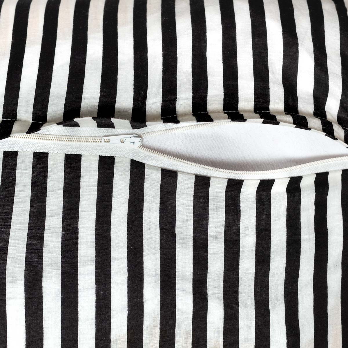 Kissenbezug "Black Magic" Stripes - 100% Baumwolle, handbedruckt