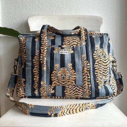 Große Reisetasche "Poppy Tiger Black" (more blue)