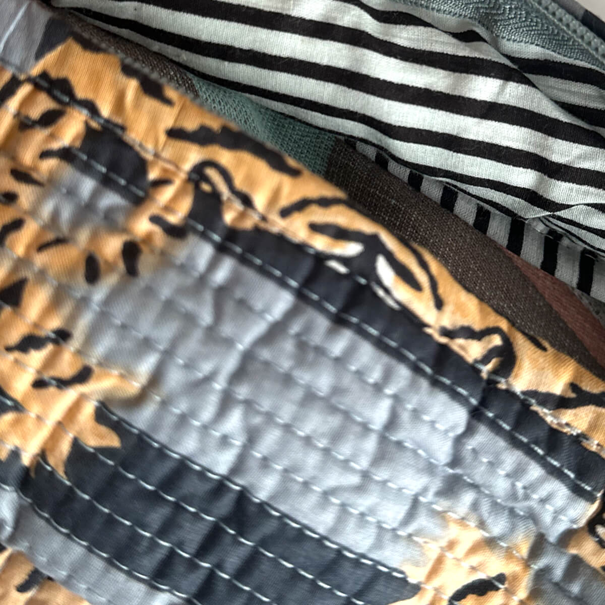 Große Reisetasche "Poppy Tiger Black"