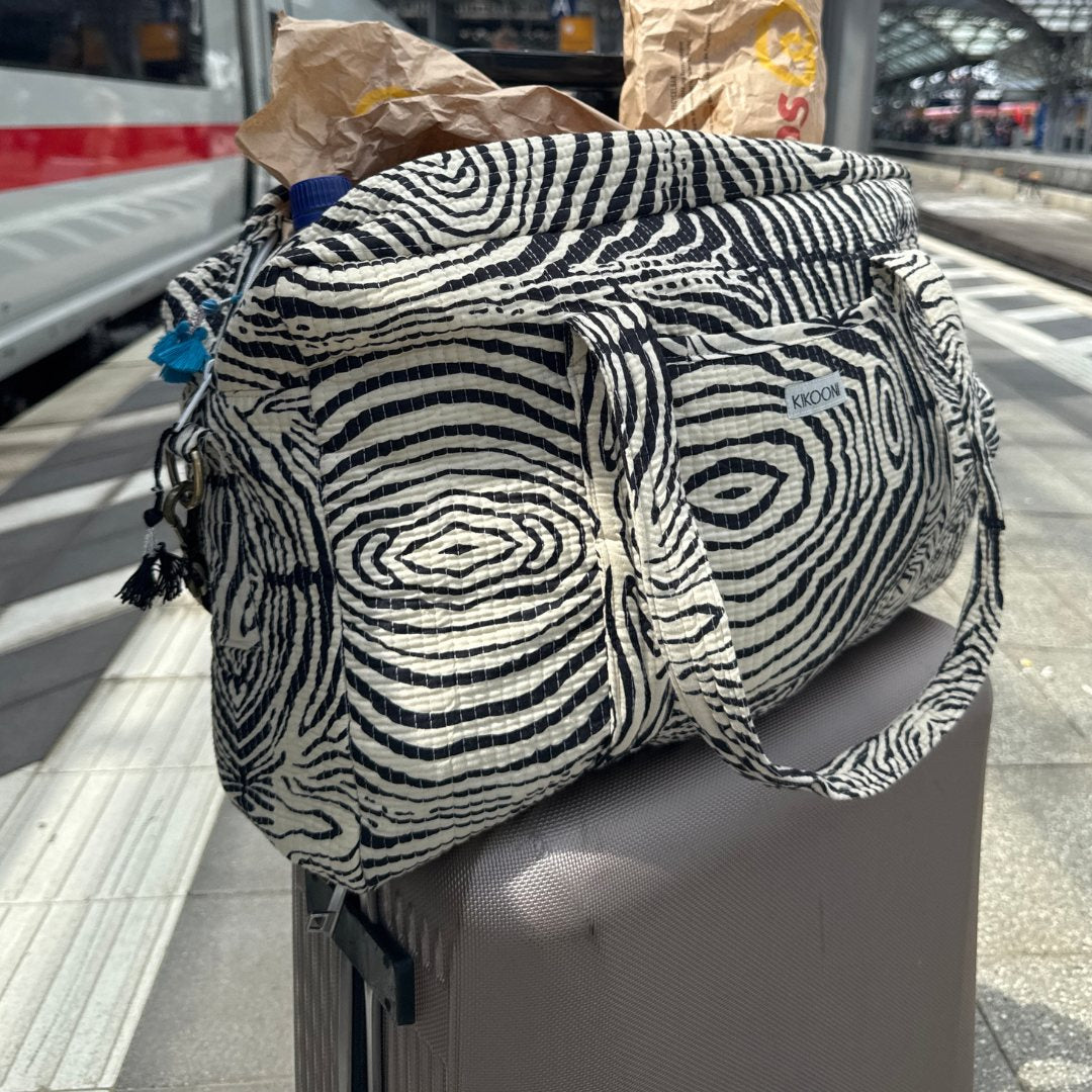 Große Reisetasche "Electric Zebra"