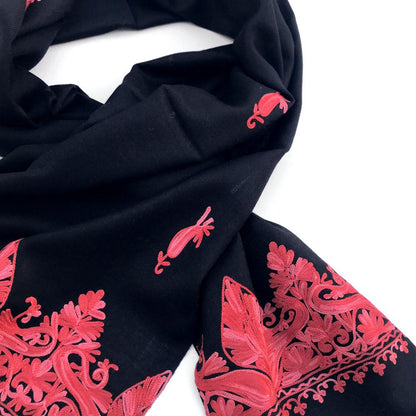 embroidered wool scarf "Vinasi"